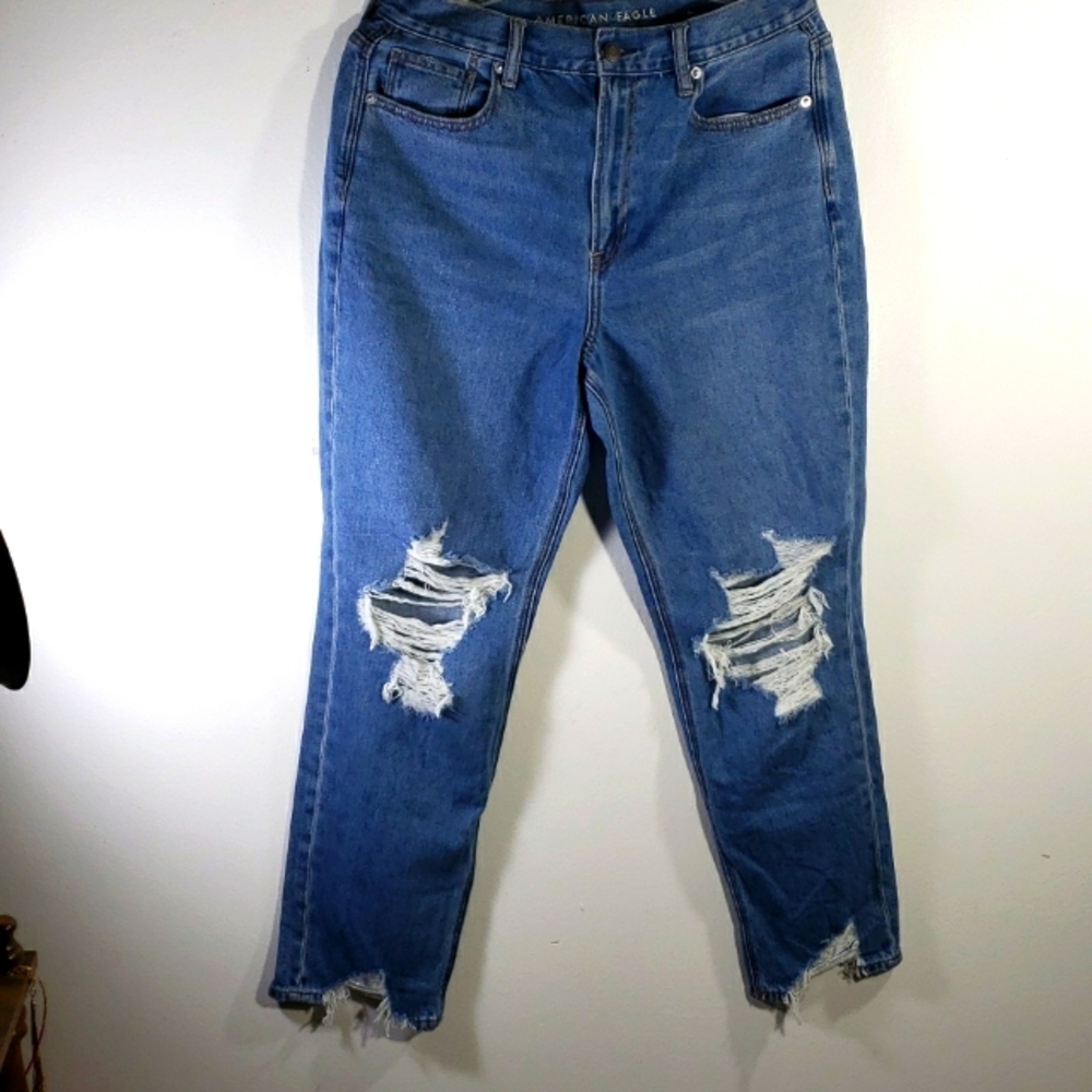 AMERICAN EAGLE HIGH RISE DISTRESSED JEAN'S. - Picture 2 of 9